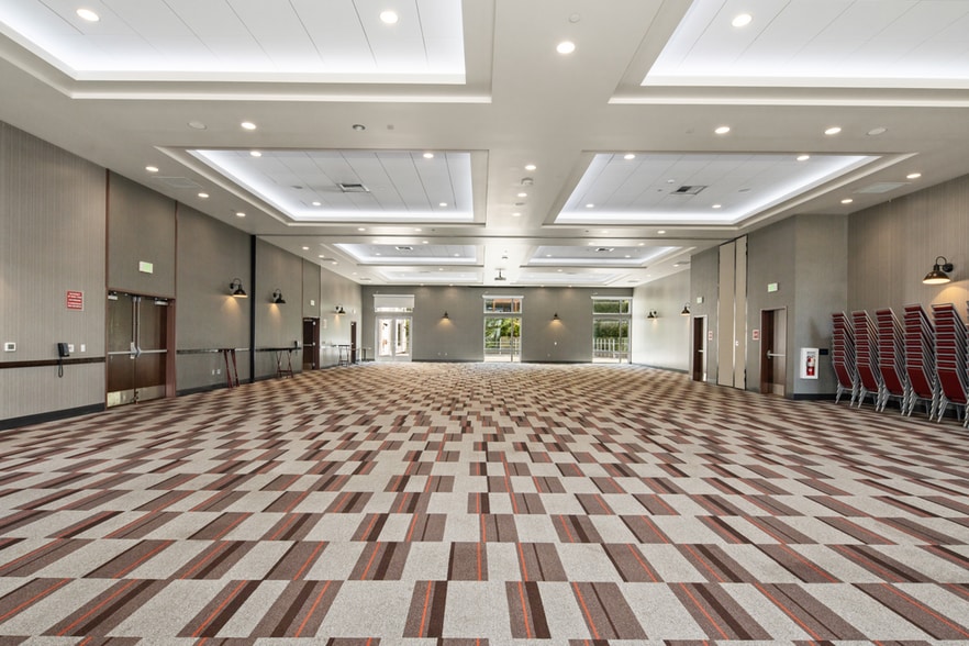 More Photos Of 22406 Pacific Highway South, Des Moines Hotel For Sale