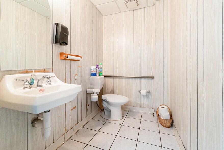 More Photos Of 204 5th St, Orlando Industrial For Sale