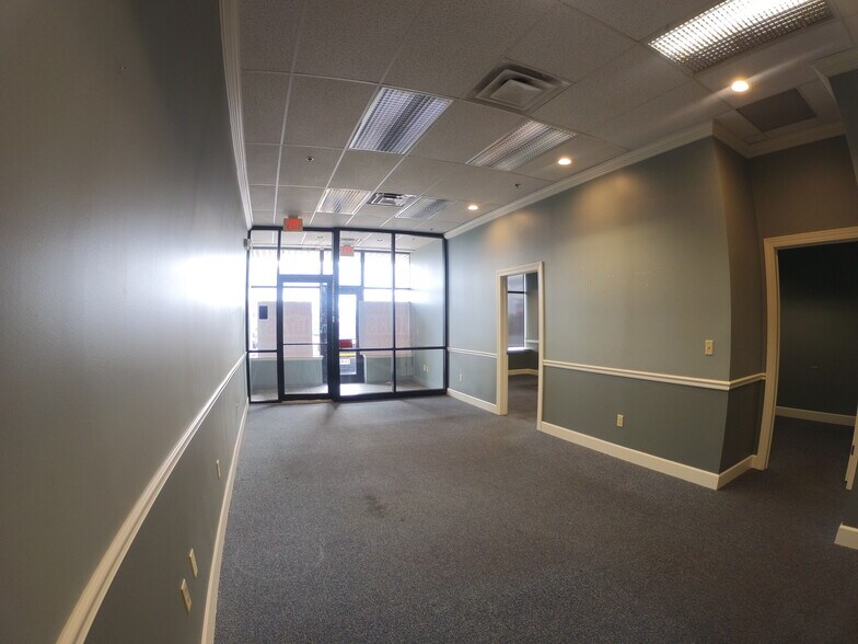 More Photos Of 20991 Arsenal Street Rd, Watertown Freestanding For Lease
