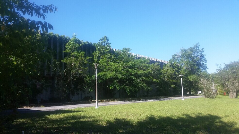 More Photos Of 407 E Ash St, Perry Medical For Sale