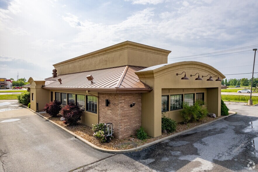 More Photos Of 1551 W Main St, Salem Fast Food For Sale