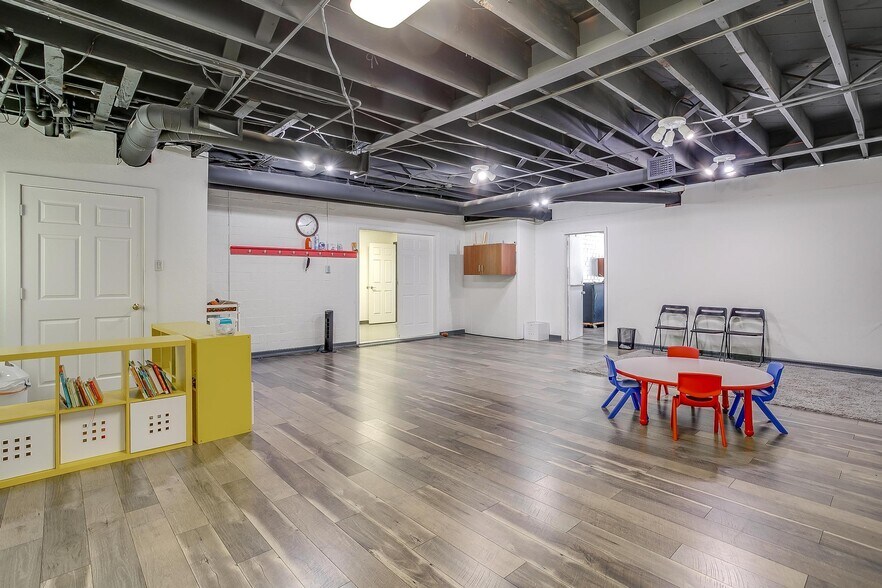 More Photos Of 1434 N Main St, Fort Worth Storefront Retail Office For Lease