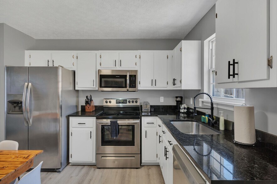 More Photos Of 901 21st Ave N, Nashville Multifamily For Sale
