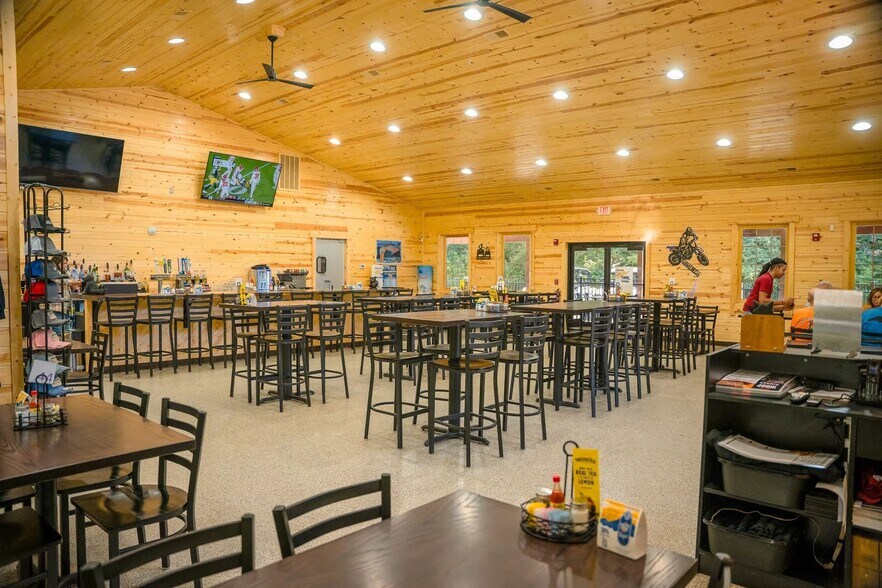 More Photos Of 246 Totem Pole Rd, Northfork Hospitality For Sale