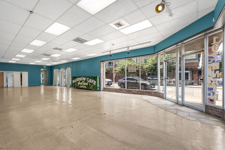 More Photos Of 102 E Main St, Auburn Storefront For Lease