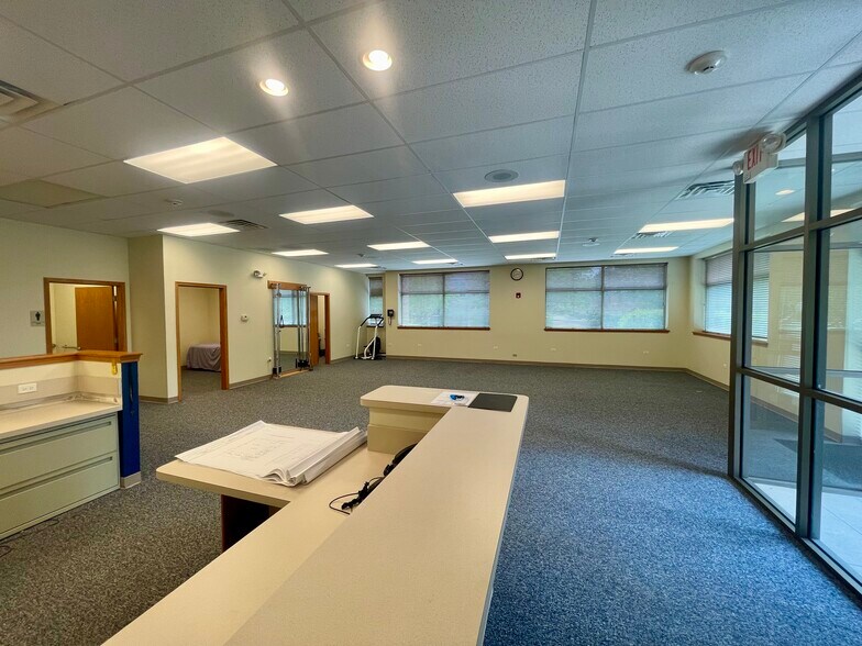 More Photos Of 2418 W Indian Trl, Aurora Office For Sale