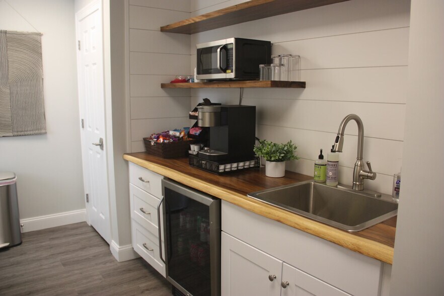 More Photos Of 60 Munson Meeting Way, Chatham Coworking Space