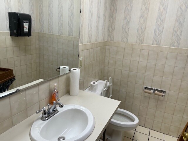 More Photos Of 2700 N Belt Hwy, Saint Joseph Office For Sale