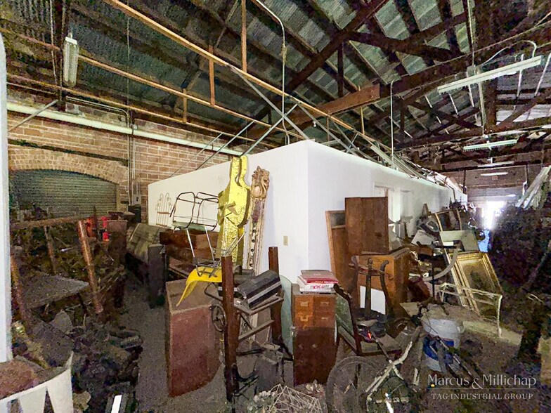 More Photos Of 309-325 S Salado St, San Antonio Warehouse For Sale