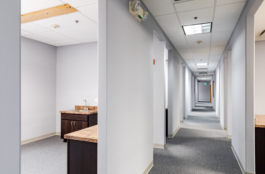 More Photos Of 1446 Merchant Dr, Algonquin Medical For Sale