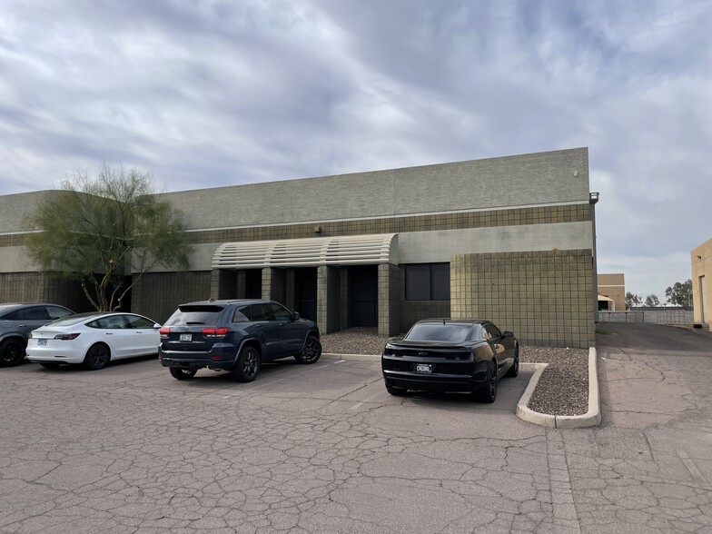 Primary Photo Of 5238 S 31st Pl, Phoenix Manufacturing For Lease