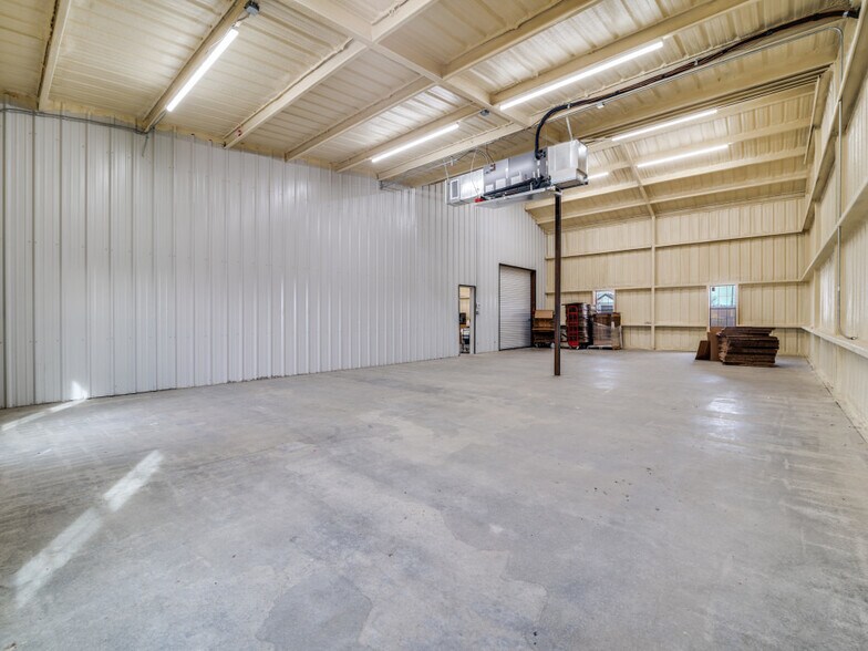 More Photos Of 1840 County Road 4309 N, Greenville Flex For Sale