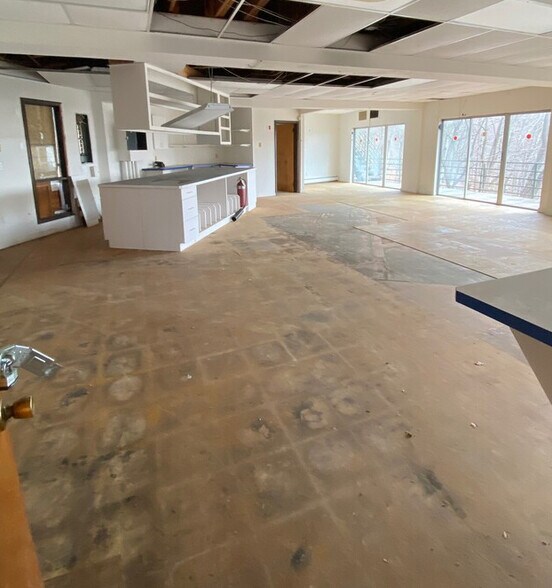 More Photos Of 60 Woods Rd, Tuxedo Park Loft Creative Space For Sale