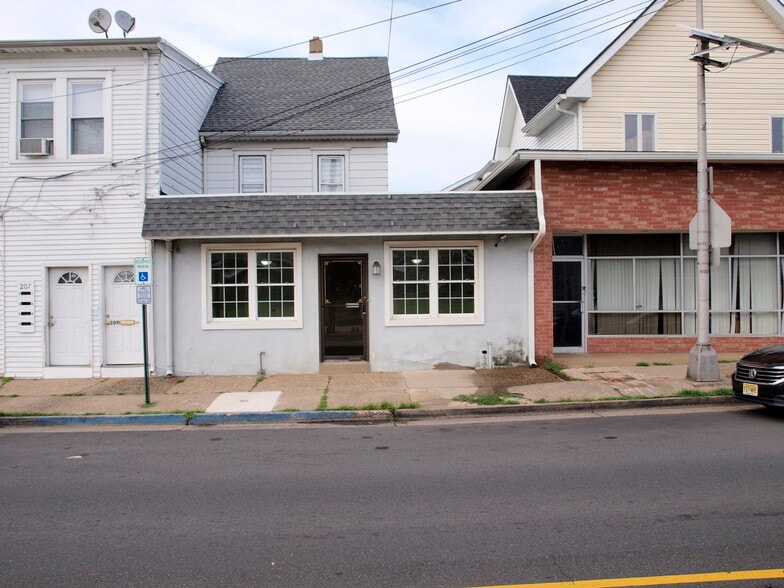 More Photos Of 209 Bridgeboro St, Riverside Storefront For Lease