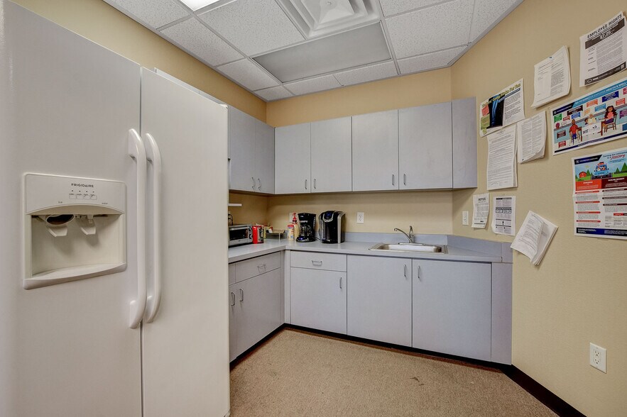 More Photos Of 9900 Covington Cross Dr, Las Vegas Office For Lease