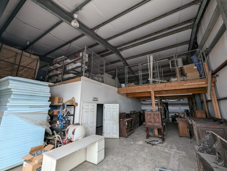 More Photos Of 8000 Escobar Dr, El Paso Land For Lease