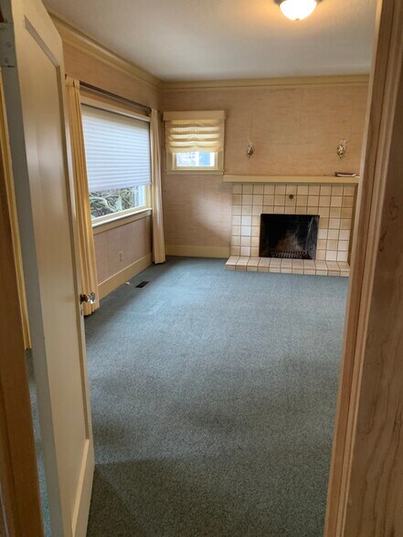 More Photos Of 980 Market St NE, Salem Office For Sale