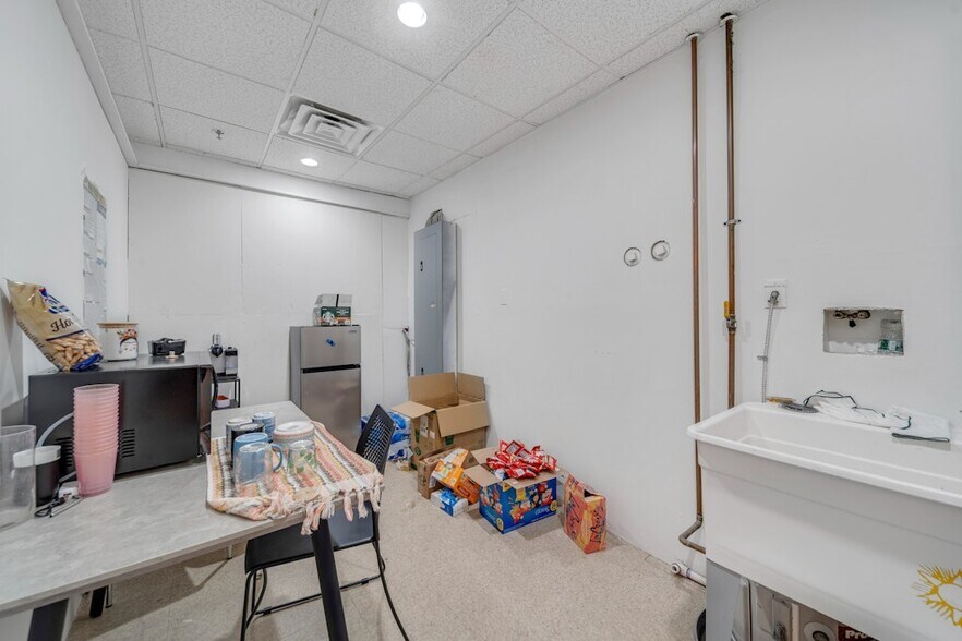 More Photos Of 622-624 Valley Rd, Montclair Storefront Retail Office For Lease