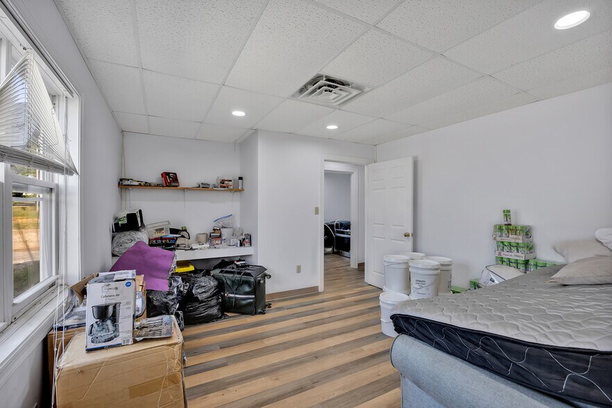 More Photos Of 3548 Cumberland Rd, Cumberland Warehouse For Sale