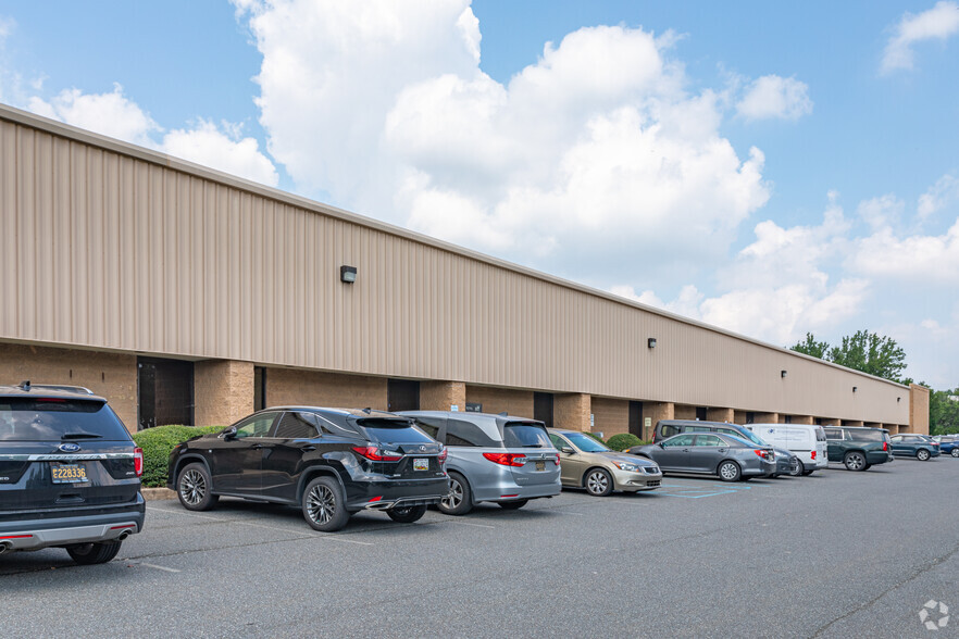 Primary Photo Of 256-284 Quigley Blvd, New Castle Warehouse For Lease