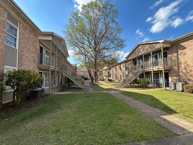 Primary Photo Of 2201 Upper Wetumpka Rd, Montgomery Apartments For Sale