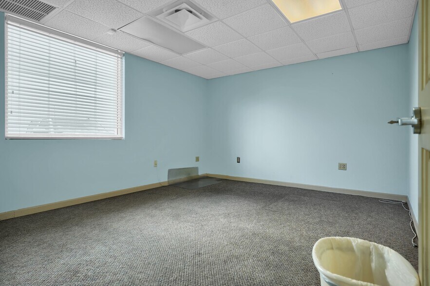 More Photos Of 917 NW 31st Ave, Pompano Beach Service For Sale