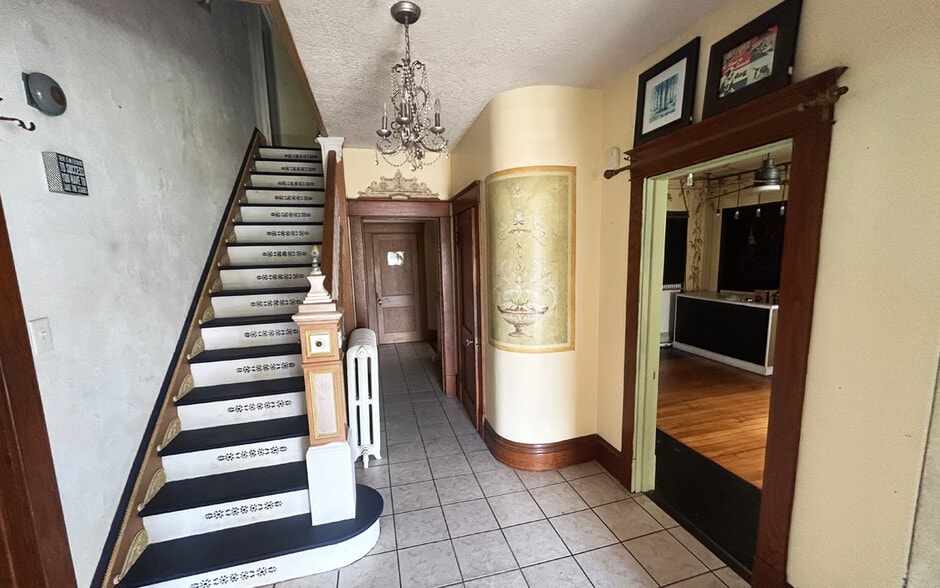 More Photos Of 1055 Lincoln Way E, Chambersburg General Retail For Sale