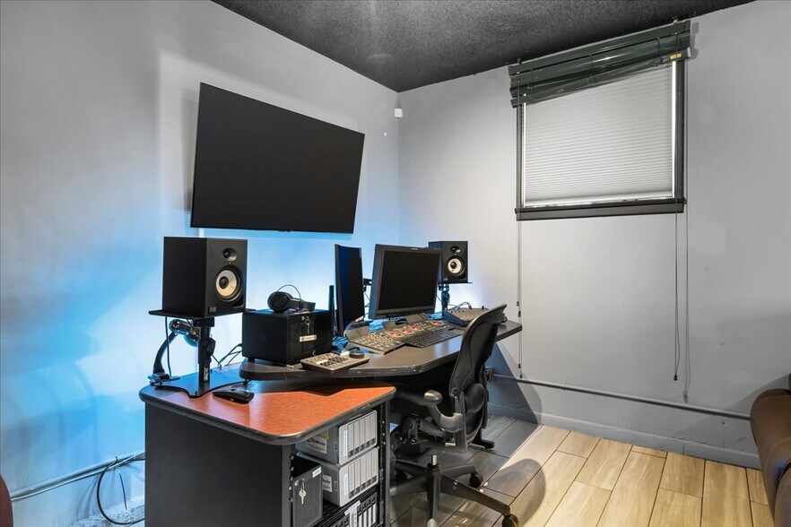 More Photos Of 3642 W 139th St, Hawthorne Movie Radio TVStudio For Lease