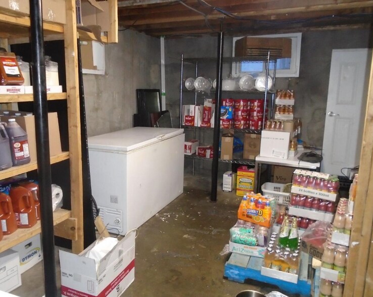 More Photos Of 910-912 St Laurent Blvd, Ottawa General Retail For Sale