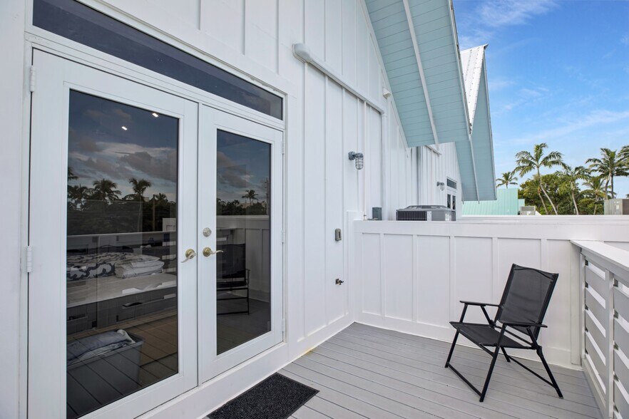 More Photos Of 82705 Overseas Hwy, Islamorada General Retail For Sale