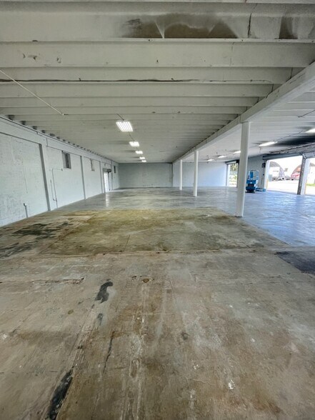 More Photos Of 5731 SW 23rd St, West Park Auto Repair For Lease