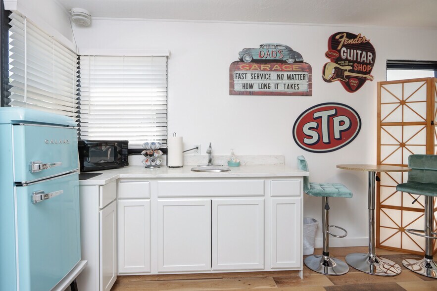 More Photos Of 208 S Curtis Rd, Boise Office For Sale