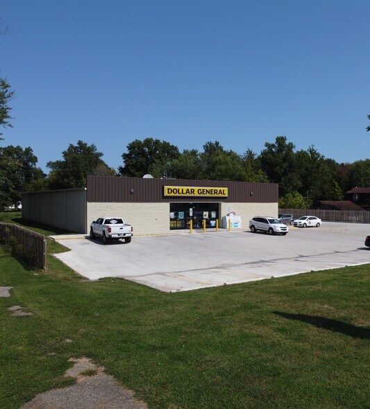 Primary Photo Of 312 E Jackson St, Shelburn Freestanding For Sale