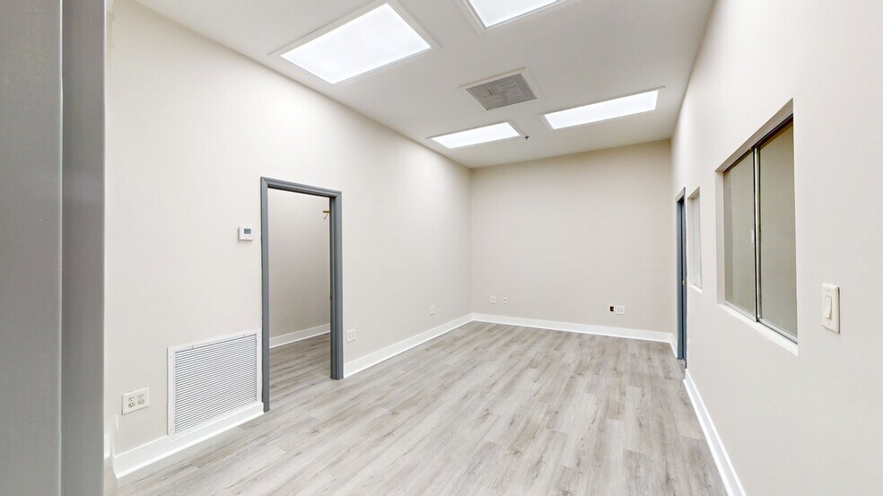 More Photos Of 8007-8115 NW 74th Ave, Miami Warehouse For Lease