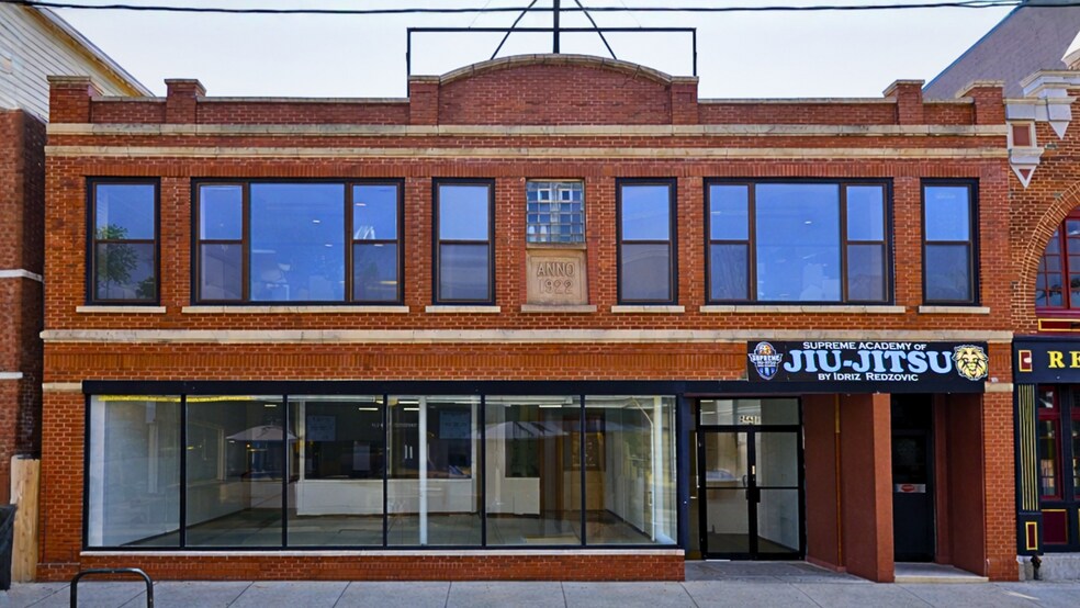 Primary Photo Of 2440 N Lincoln Ave, Chicago General Retail For Sale