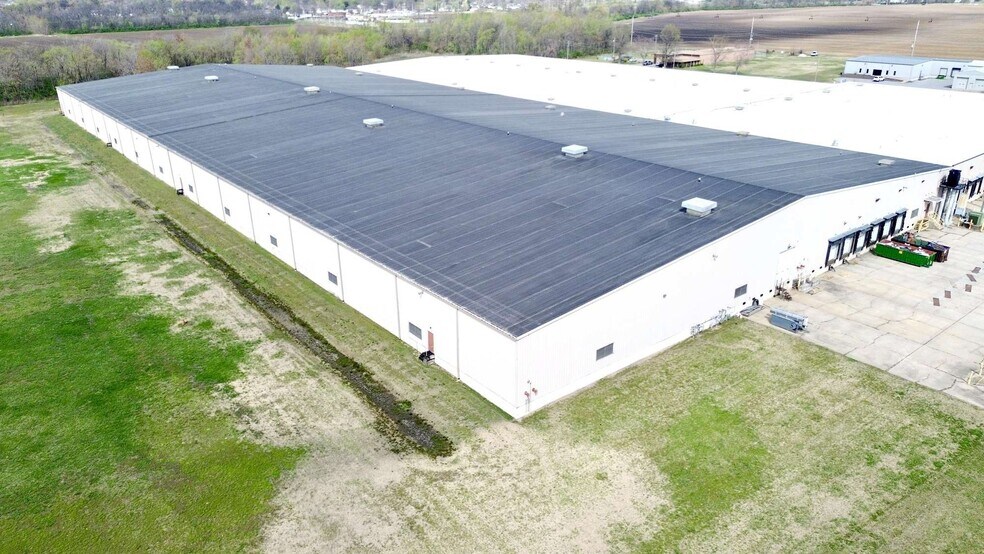More Photos Of 103 S Acres St, Sikeston Distribution For Lease