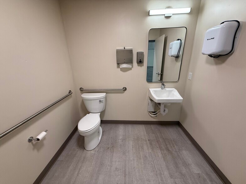 More Photos Of 1401 Grove St, Healdsburg Industrial For Lease