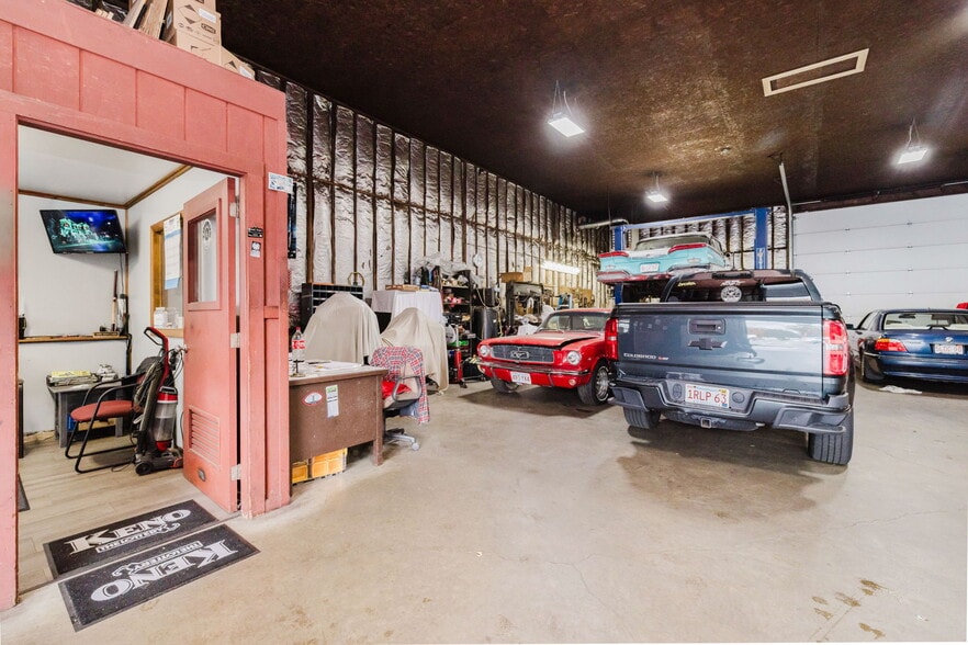 More Photos Of 634 Winthrop St, Taunton Flex For Sale