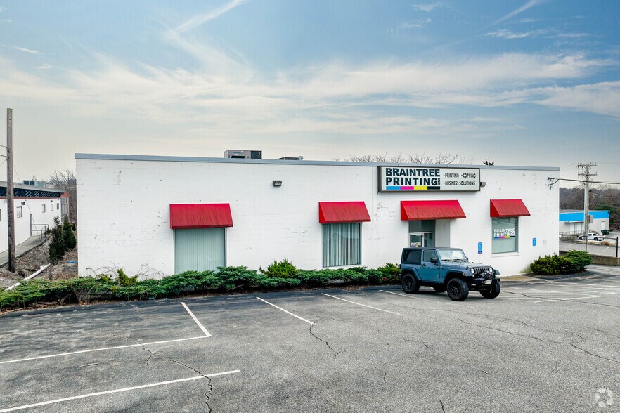 More Photos Of 230 Wood Rd, Braintree Freestanding For Sale