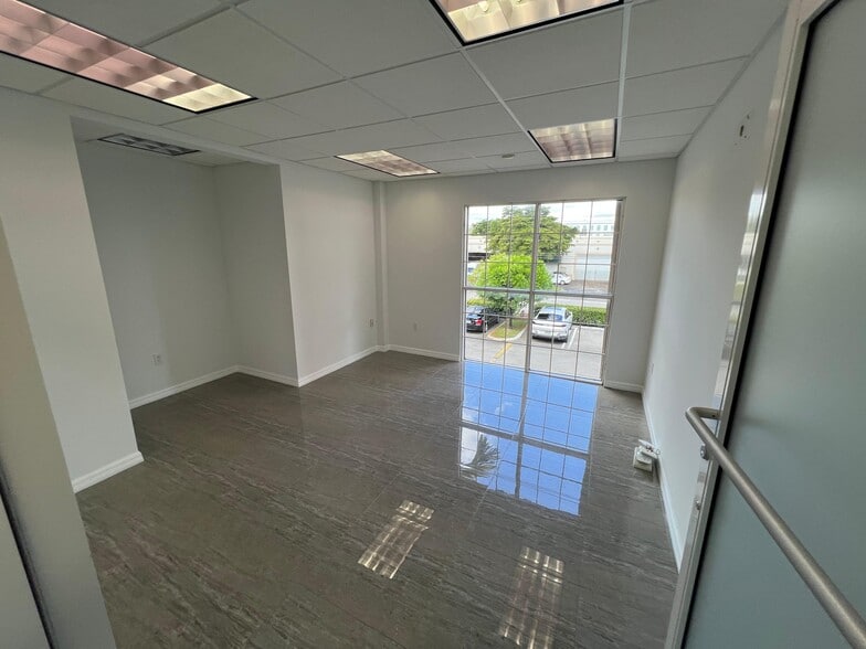 More Photos Of 8200-8358 NW 30th Ter, Doral Warehouse For Lease
