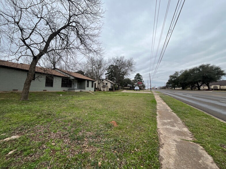 More Photos Of 404 N Henderson Blvd, Kilgore Office For Lease