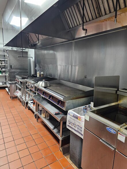 More Photos Of 211 Providence Rd, Chesapeake General Retail For Sale