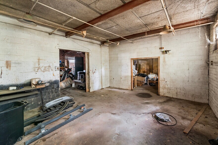 More Photos Of 580 Sw Broad St, Jesup Light Manufacturing For Sale