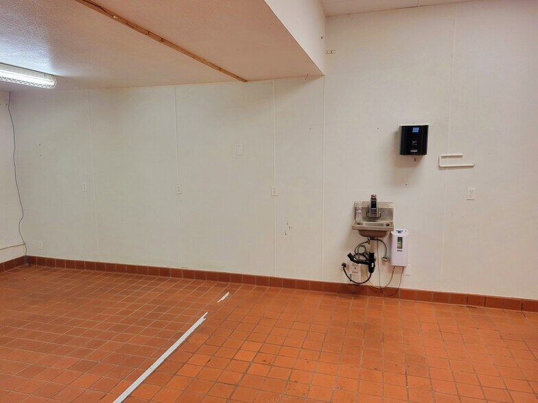 More Photos Of 1938 Milwaukee Way, Tacoma Warehouse For Sale