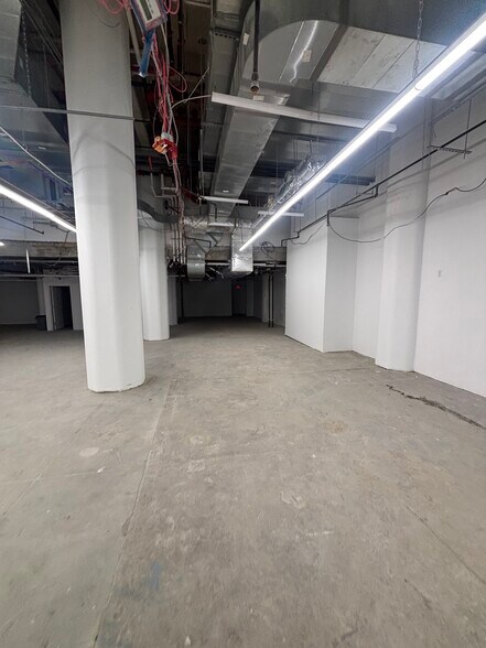 More Photos Of 184-198 Kent Ave, Brooklyn Apartments For Lease