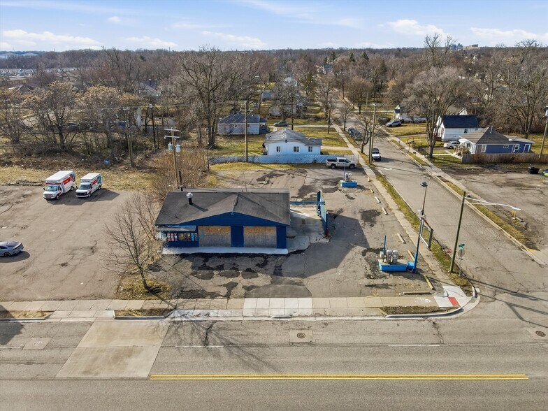 More Photos Of 684 Auburn Ave, Pontiac Auto Repair For Sale
