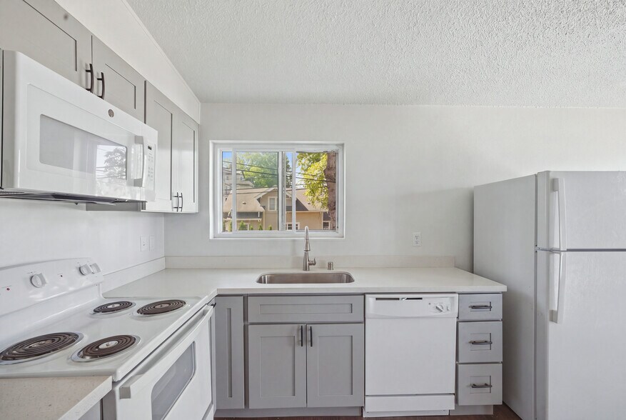More Photos Of 1 W Dravus St, Seattle Apartments For Sale
