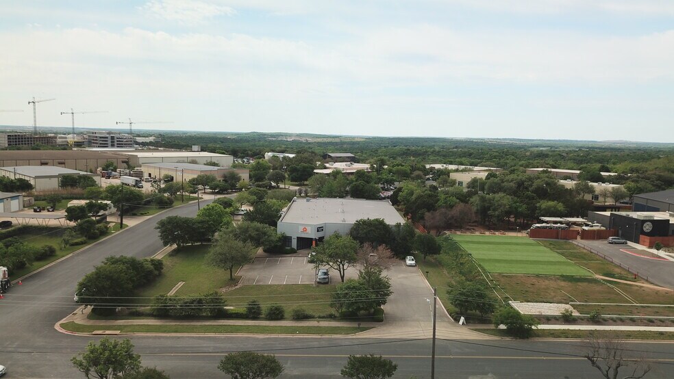 Primary Photo Of 3827 Promontory Point Dr, Austin Flex For Lease