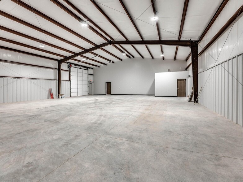 More Photos Of 1736 Red Oak Lane, Guthrie Warehouse For Sale