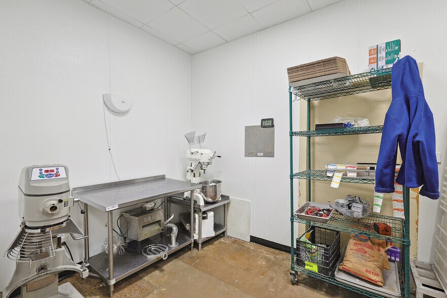 More Photos Of 8620 Clifford St, Fort Worth Restaurant For Sale